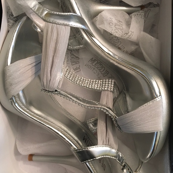 David’s Bridal Silver Belize 12 (Style), Size 8.5 - Picture 2 of 4